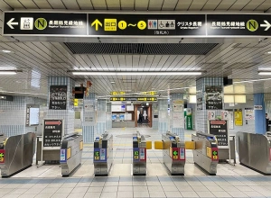 堺筋線・長堀鶴見緑地線 長堀橋駅 2-A出口の改札口を出て、左に曲がります。