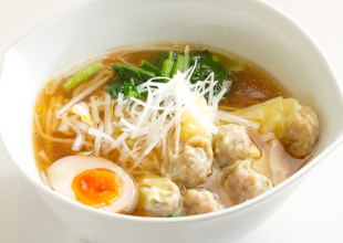 写真:ワンタン麺