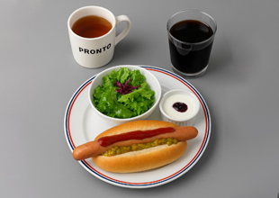 ホットドック+サラダ+オニオンスープ+ヨーグルトorゆで卵+下記のドリンク