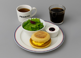 ソーセージマフィン+サラダ+オニオンスープ+ヨーグルトorゆで卵+下記のドリンク