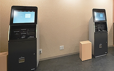 自動登記入住機