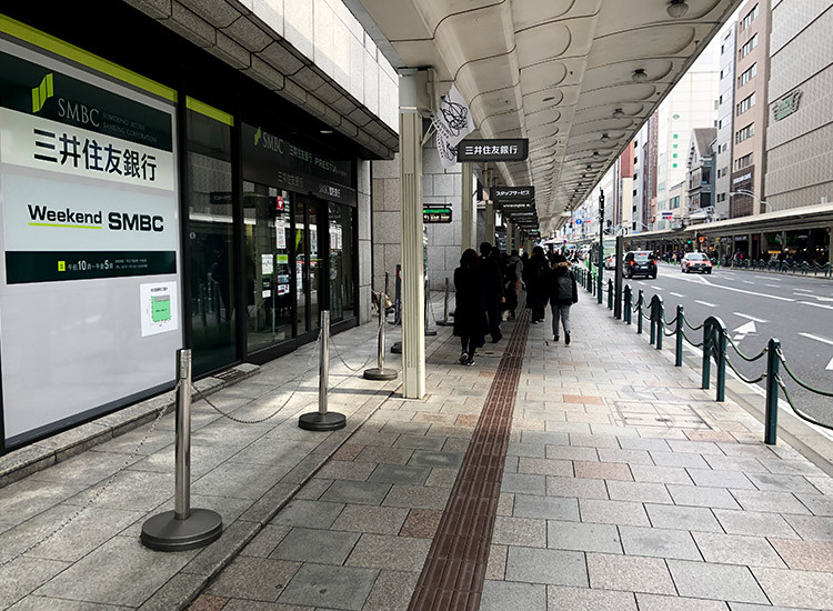 Cross the pedestrian crossing and keep walking on the right side.